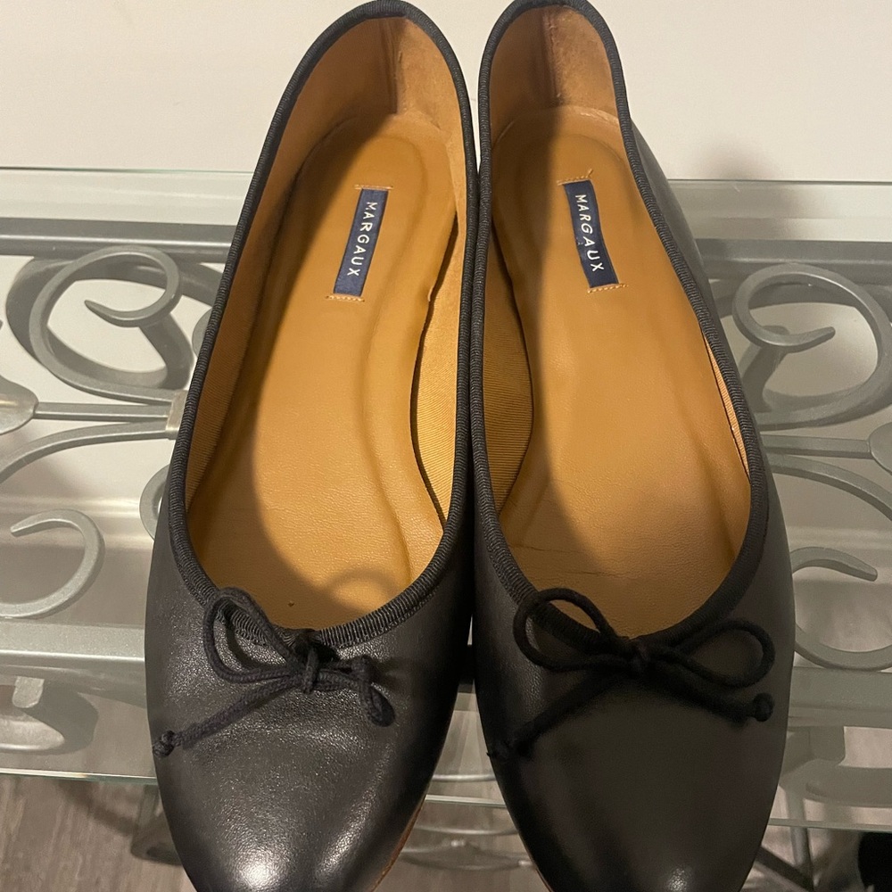 Margaux Classic Black Leather Flats 45 excellent!